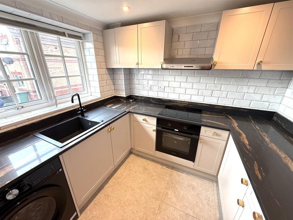 Property photo 3 of 12 Edensor 20.Jpeg