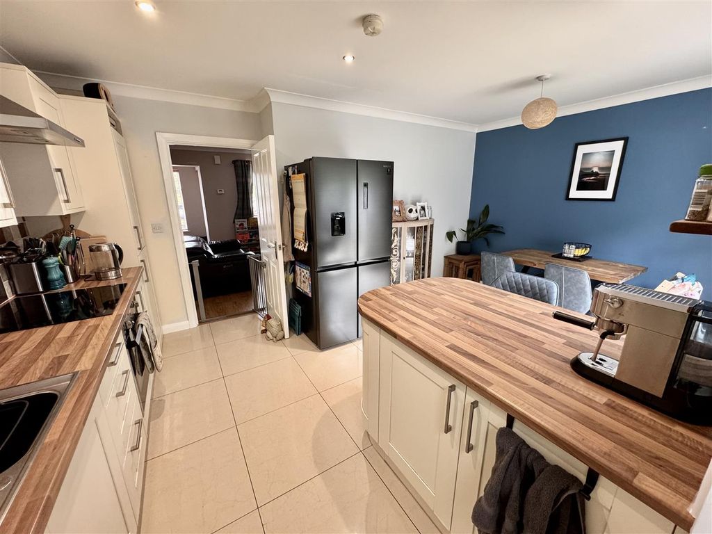 Property photo 3 of 15 Kitchen/Diner