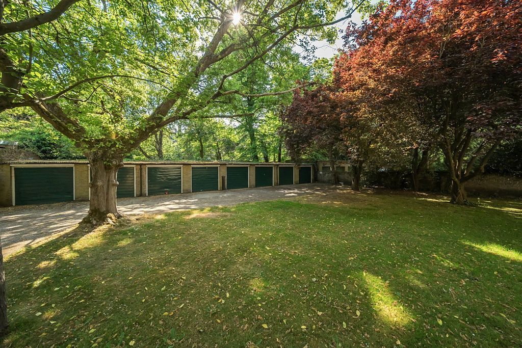 Property photo 2 of 16 Garage