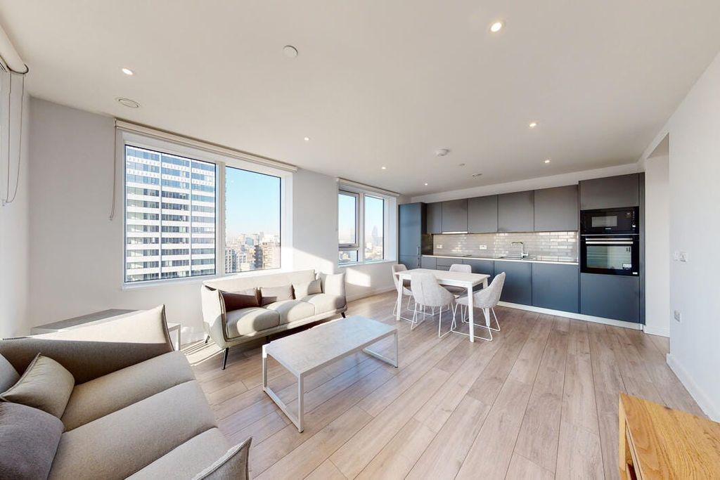 Property photo 2 of 21