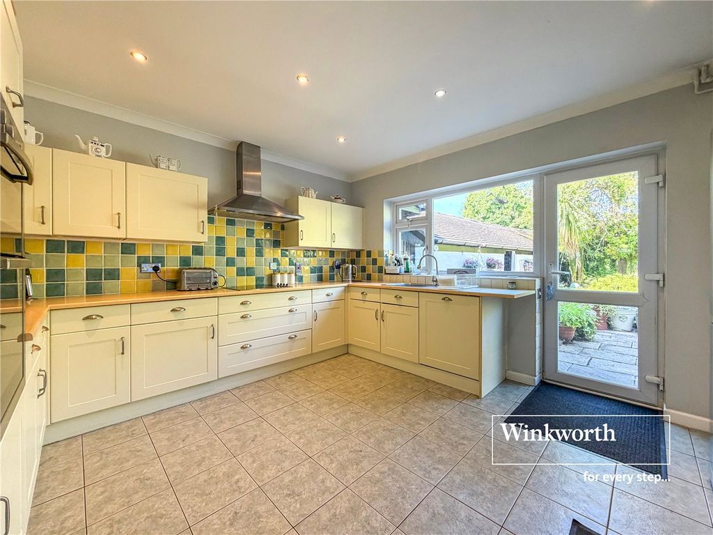Property photo 2 of 18 Picture No. 16