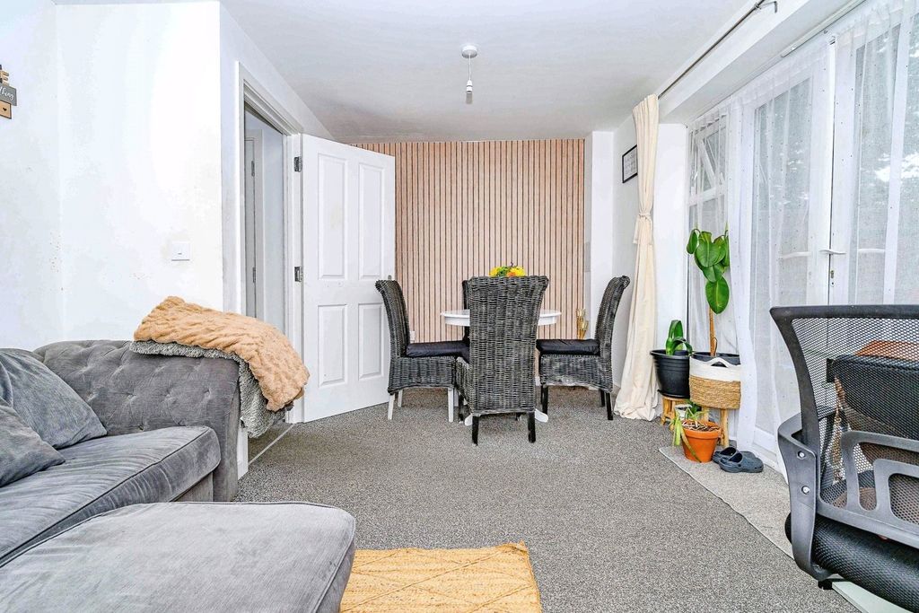 Property photo 2 of 9 Picture No. 03