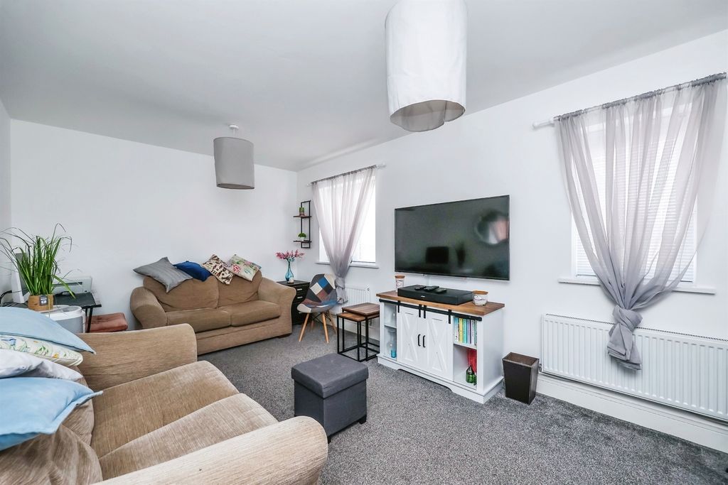 Property photo 2 of 17