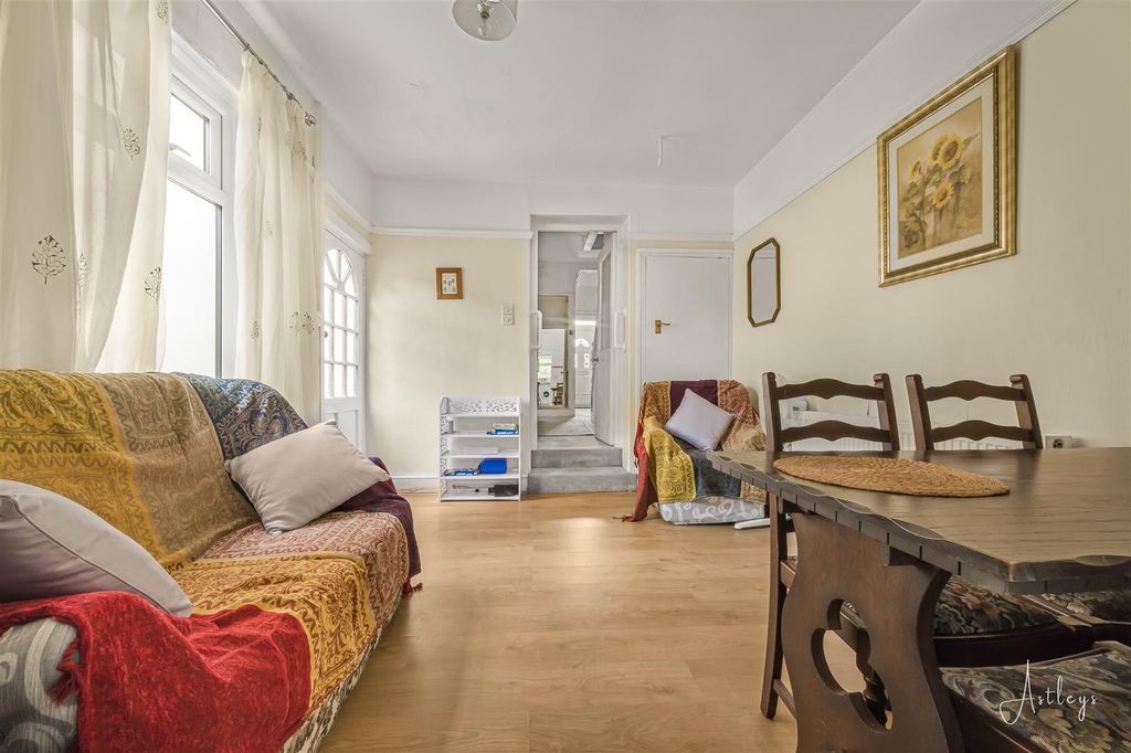 Property photo 3 of 19 Dining Room