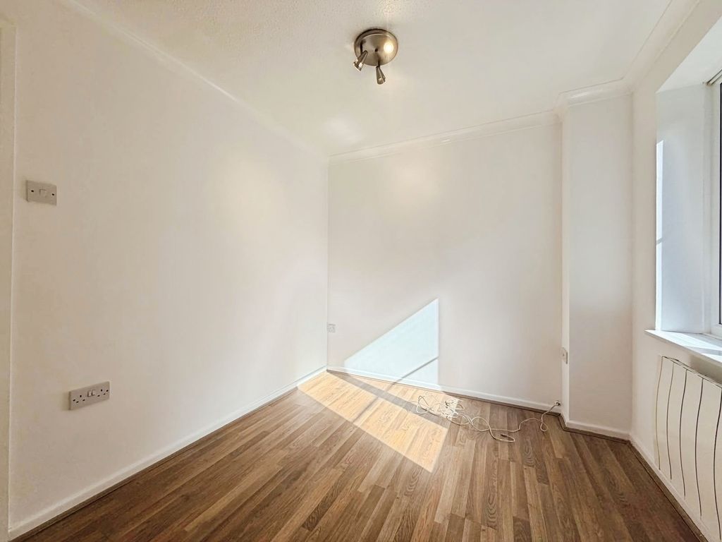 Property photo 3 of 8 Pbox-Img.Jpg