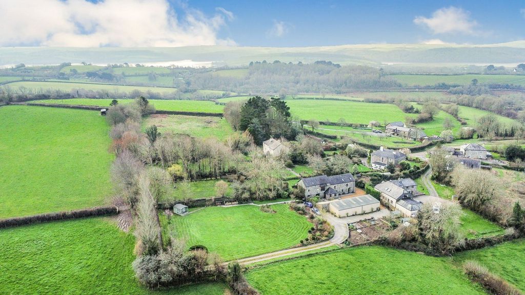 Property photo 3 of 41