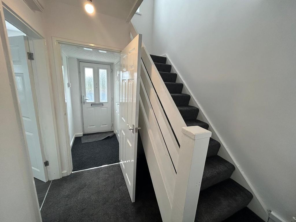 Property photo 2 of 16 Hallway