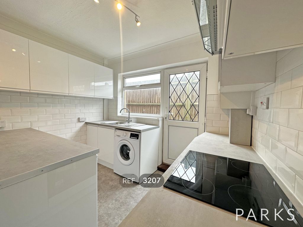 Property photo 3 of 9 Kitchen