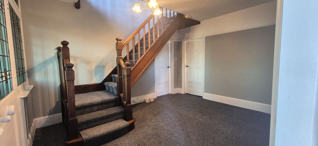 Property photo 3 of 11 Hallway