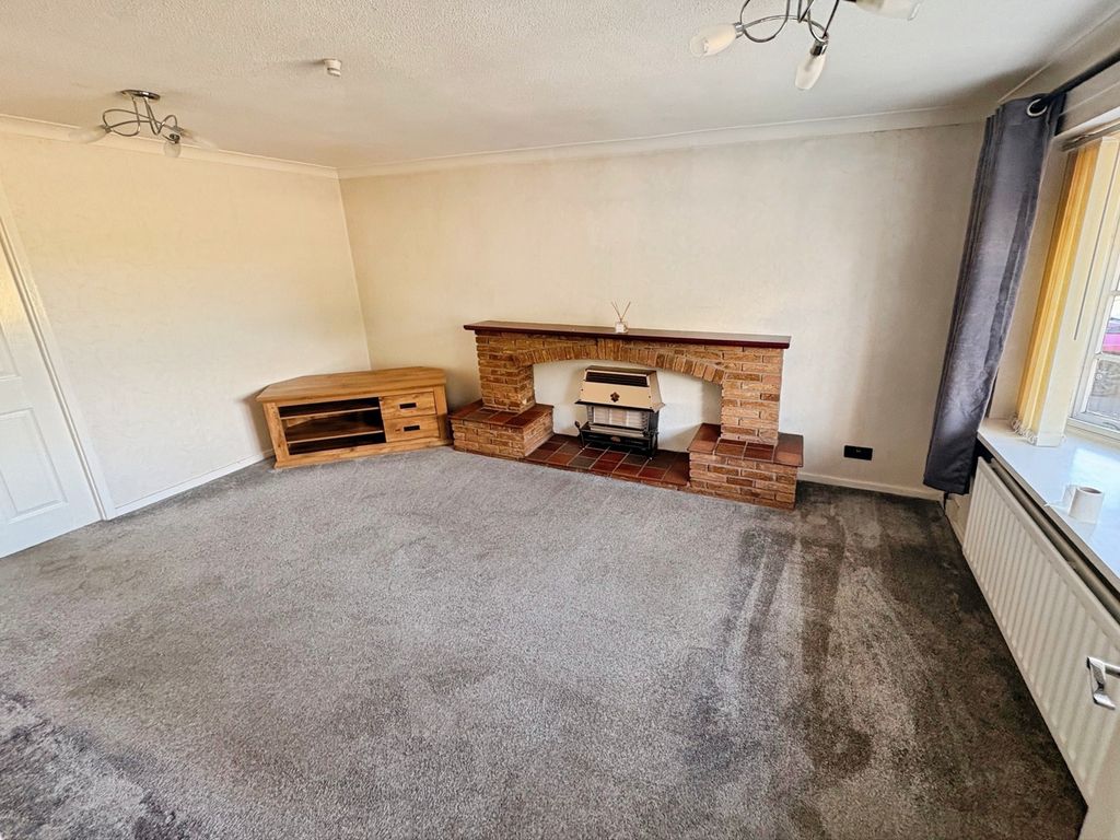 Property photo 2 of 11 Living Room