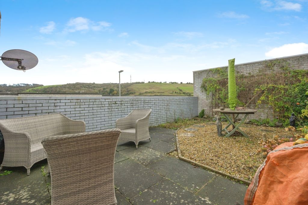 Property photo 3 of 17 Photo