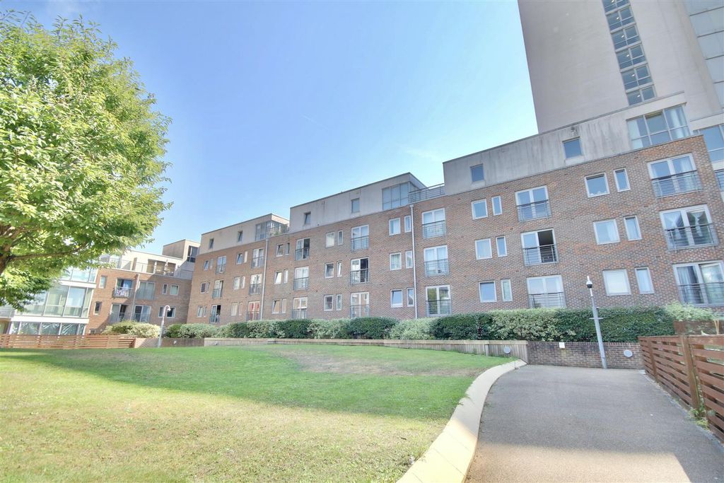 Property photo 1 of 13 8892C114-6Dd4-44Ed-85Aa-6Cde7Ceba911_1_201_A.Jpeg