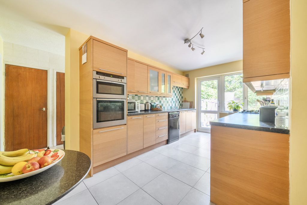 Property photo 2 of 20 1499711-14-6A6c8F...