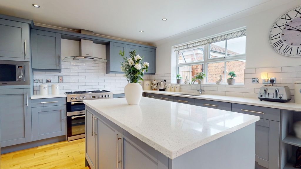 Property photo 3 of 53 4012206