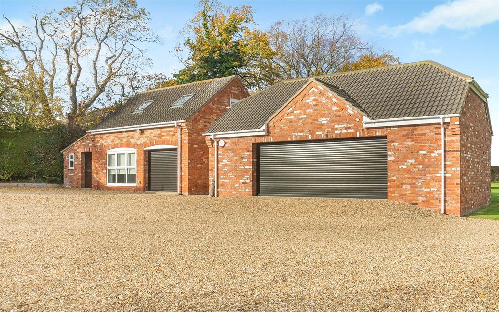 Property photo 2 of 20 Garages