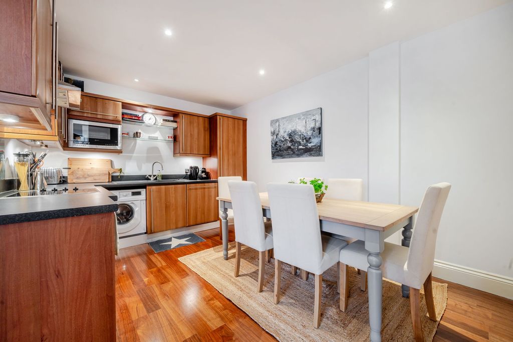 Property photo 2 of 10 Kitchen / Dining Room