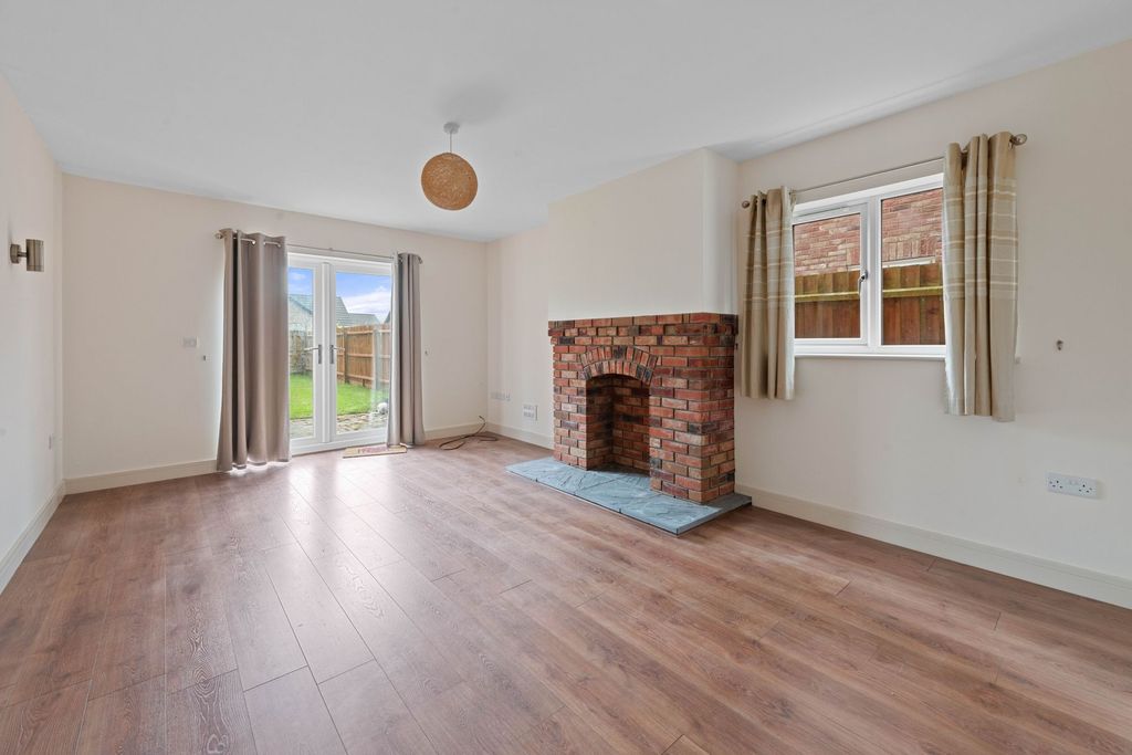 Property photo 2 of 32