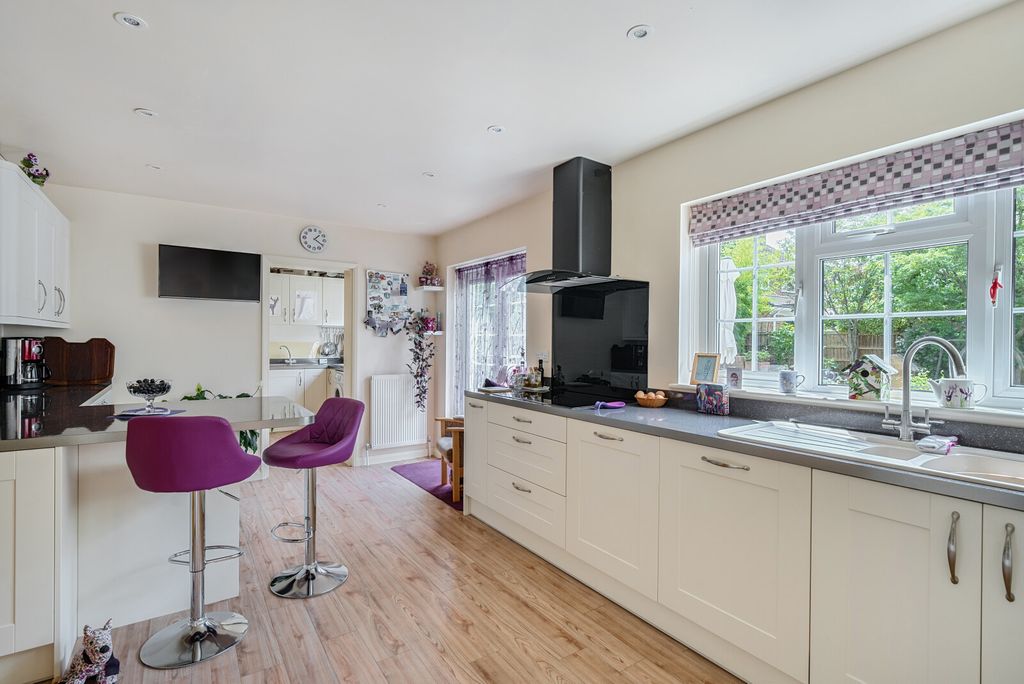 Property photo 2 of 26 1326211-10-6877A0...