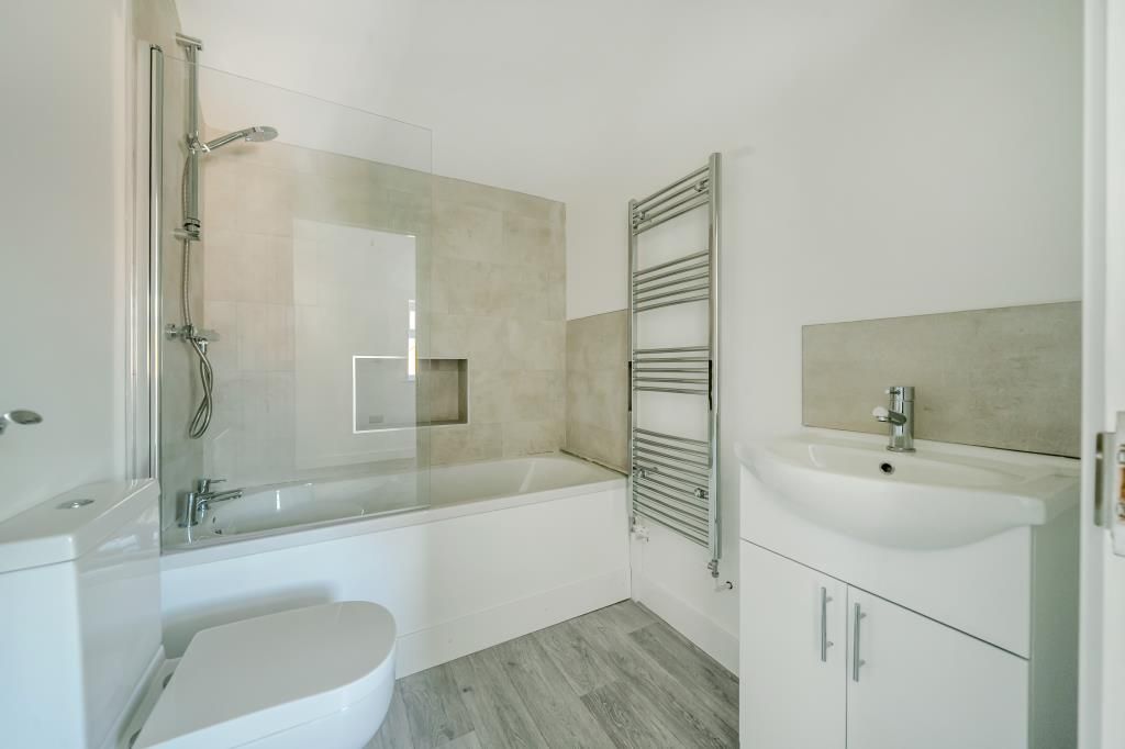 Property photo 3 of 18 Bathroom