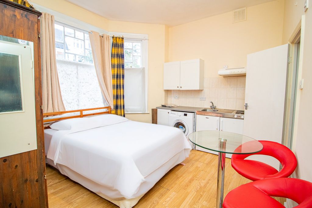 Property photo 2 of 6