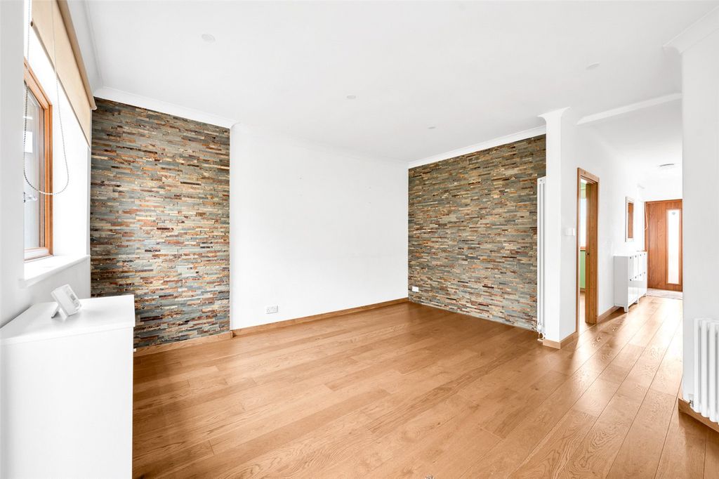 Property photo 2 of 14 Lounge