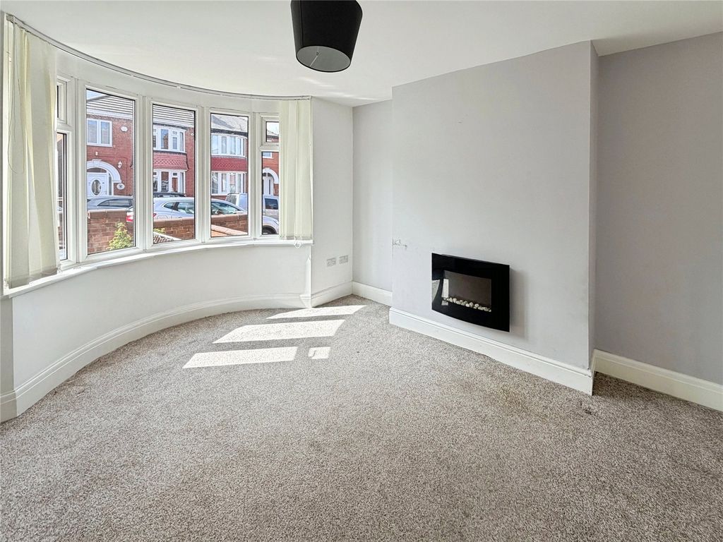 Property photo 3 of 13 Lounge