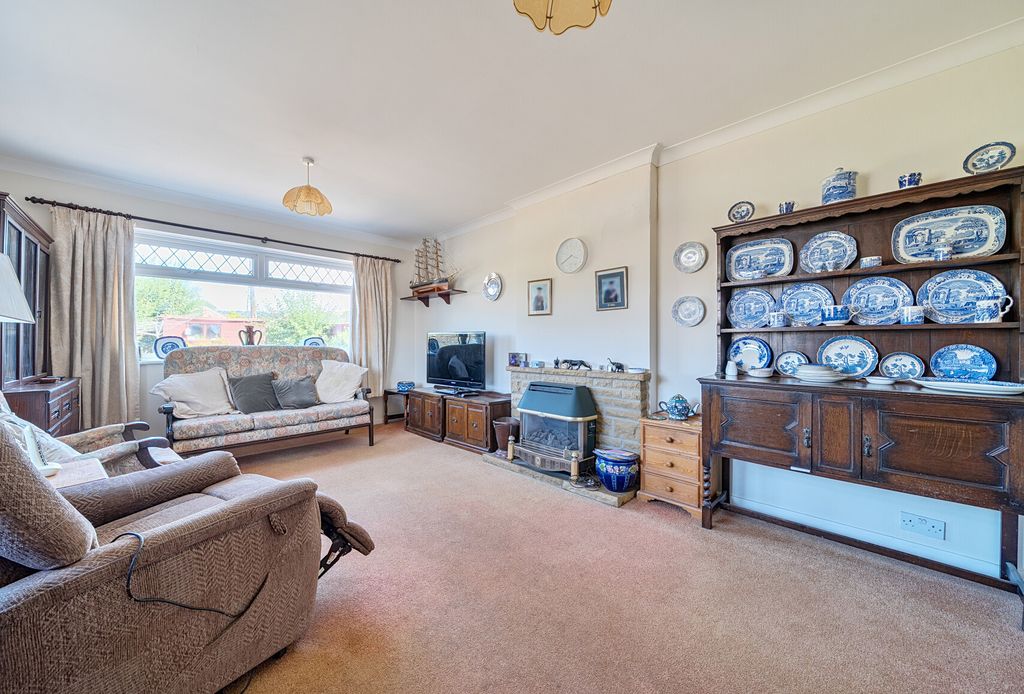 Property photo 3 of 14 1502816-9-19Fec25...