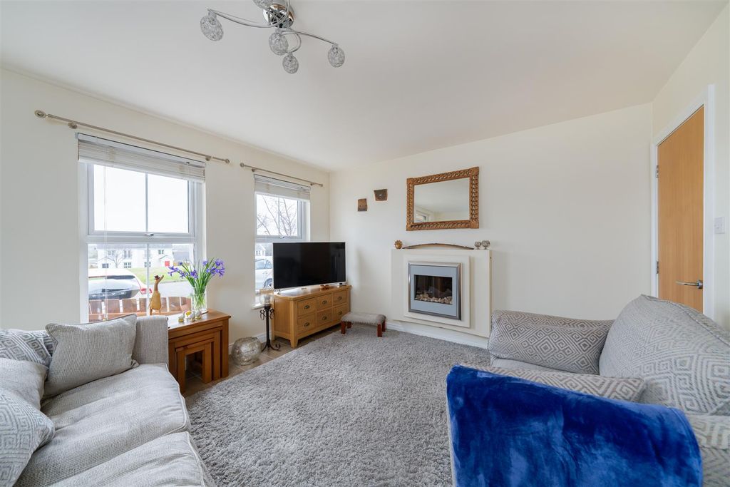 Property photo 3 of 18 7_Swan_Avenue-04.Jpg