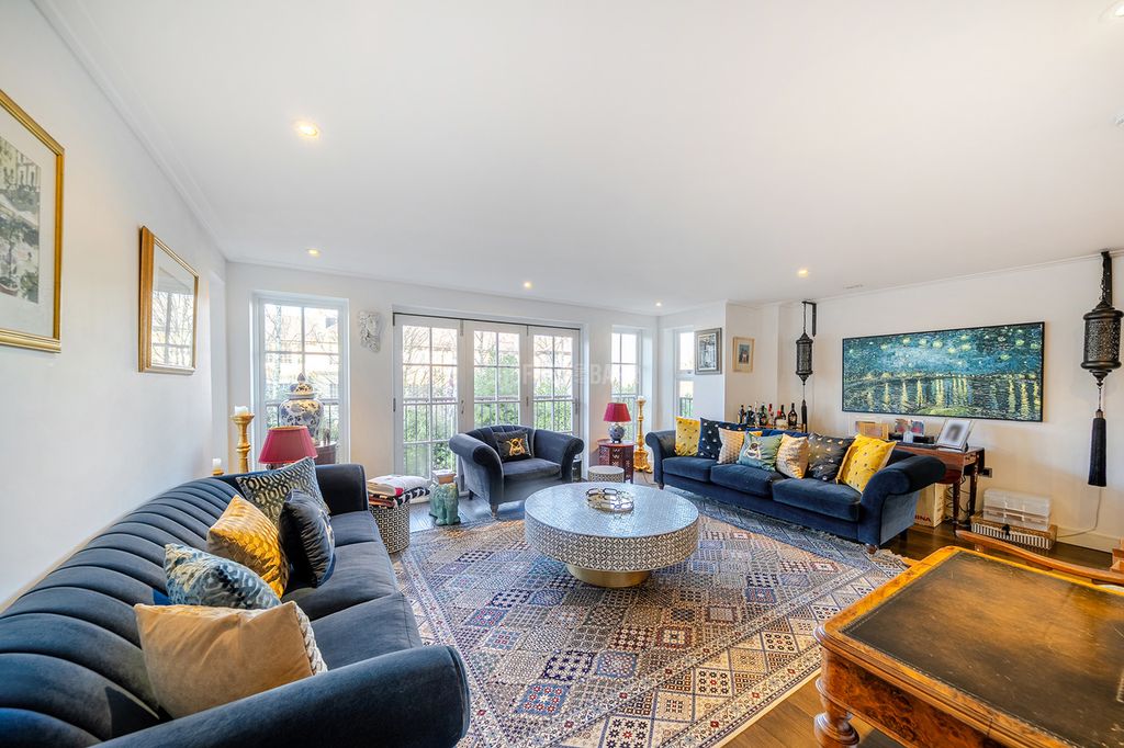 Property photo 2 of 23