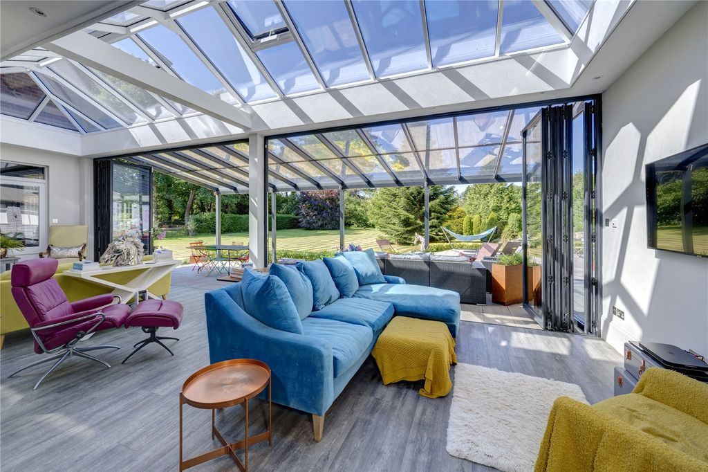 Property photo 2 of 18 Orangery