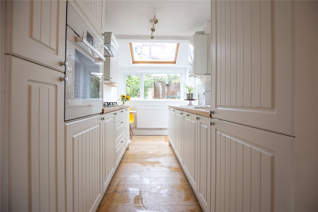 Property photo 2 of 16 Picture No. 10
