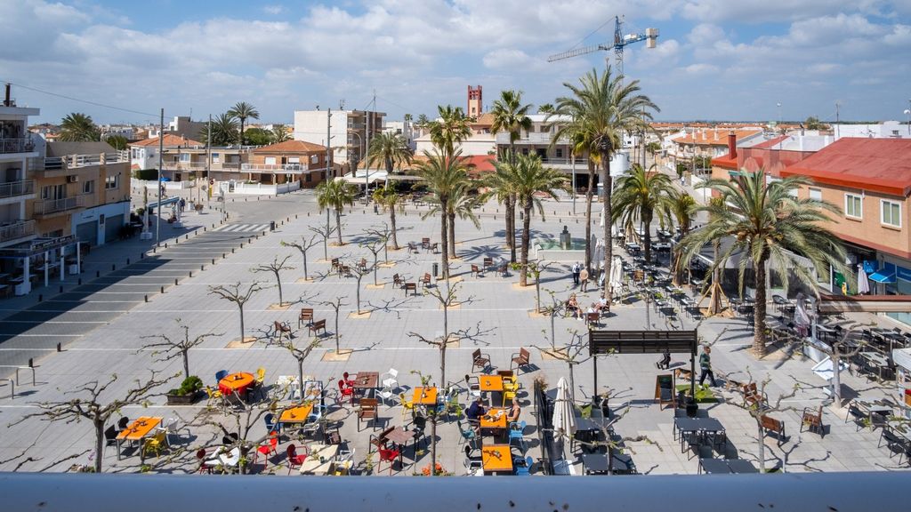 Property photo 1 of 42