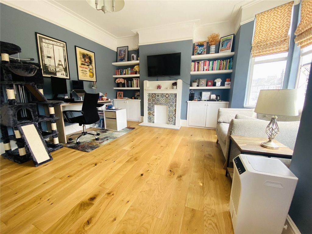 Property photo 3 of 11 Picture 3