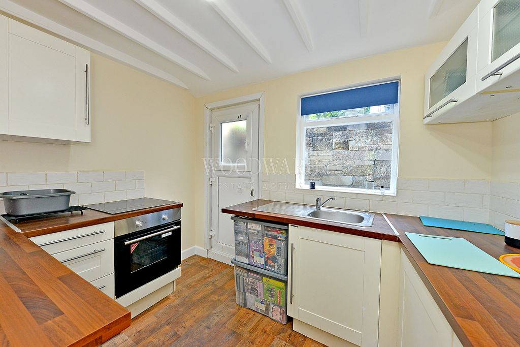 Property photo 3 of 13 Kitchen