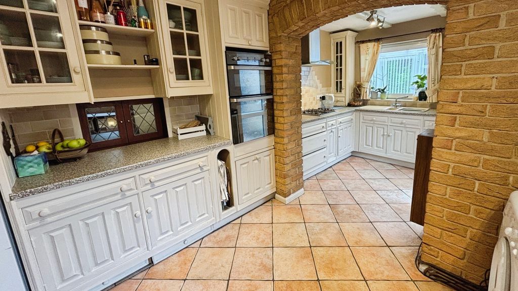 Property photo 2 of 14 Kitchen