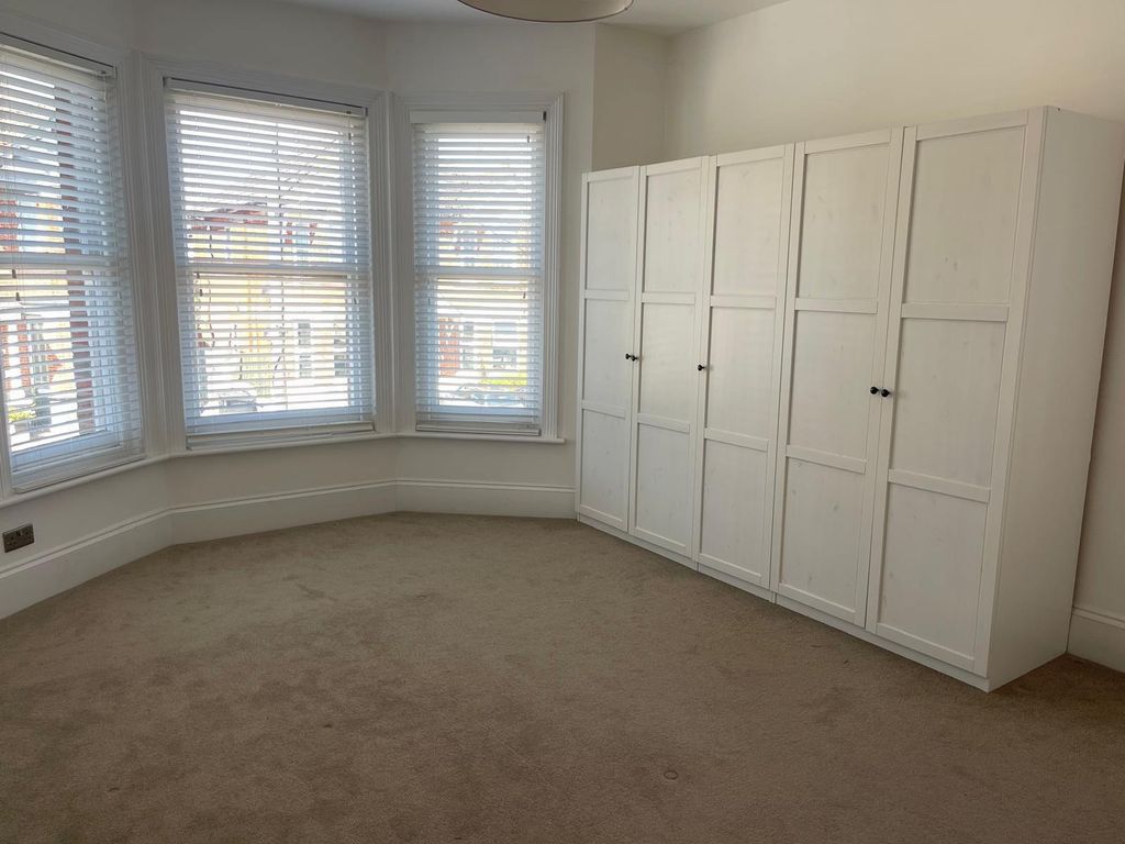 Property photo 3 of 10 7