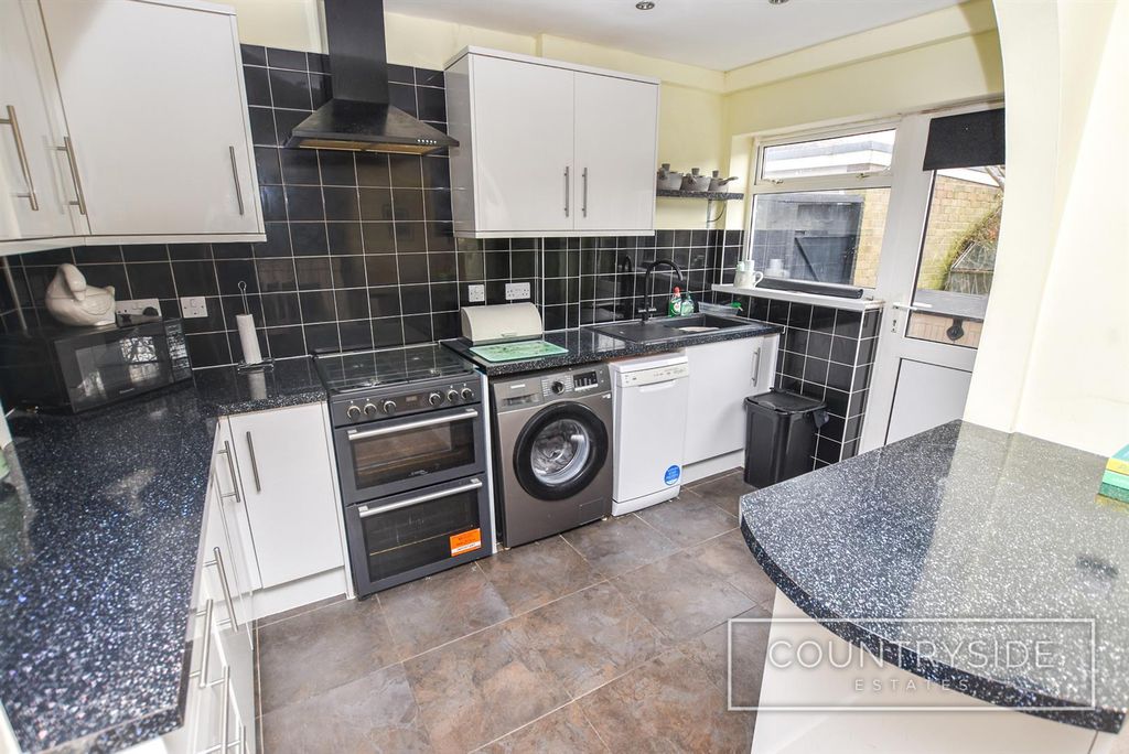 Property photo 2 of 14 Kitchen