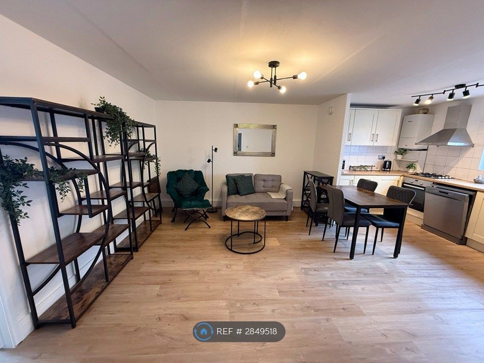 Property photo 3 of 11 Living Room