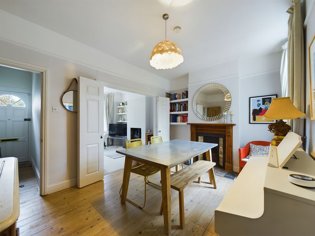 Property photo 2 of 25