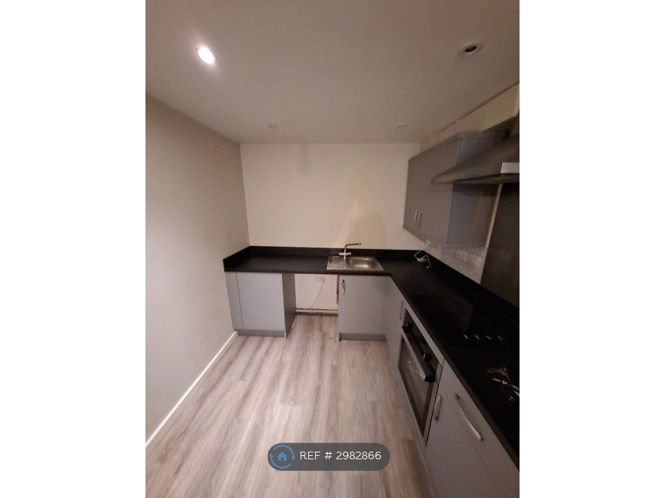 Property photo 3 of 7 Kitchen