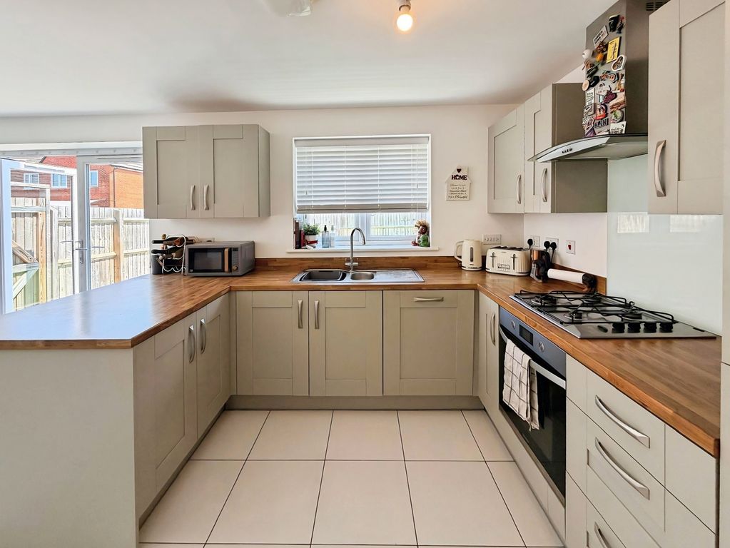 Property photo 2 of 24 Kitchen