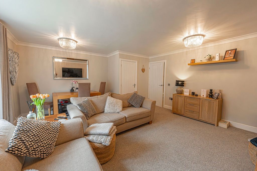 Property photo 2 of 33