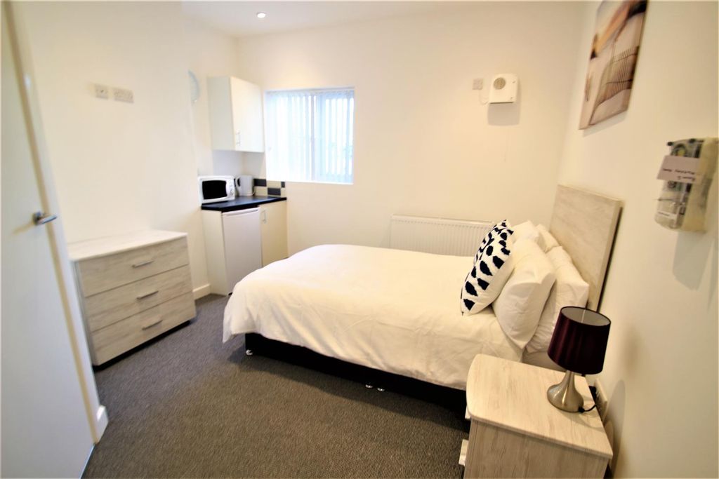 Property photo 1 of 5 Murray Road 13 - Room 2.Jpg