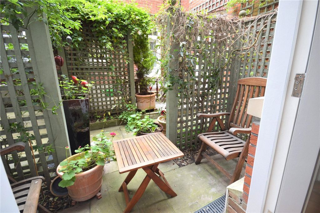 Property photo 2 of 9 Picture No. 18