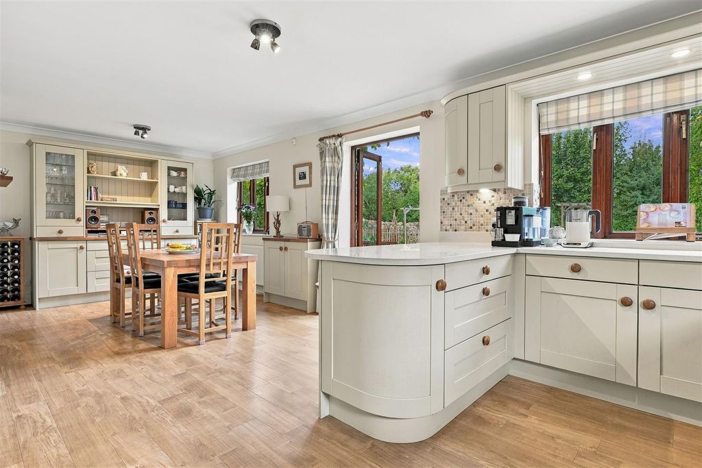 Property photo 2 of 26 Kitchen/Diner