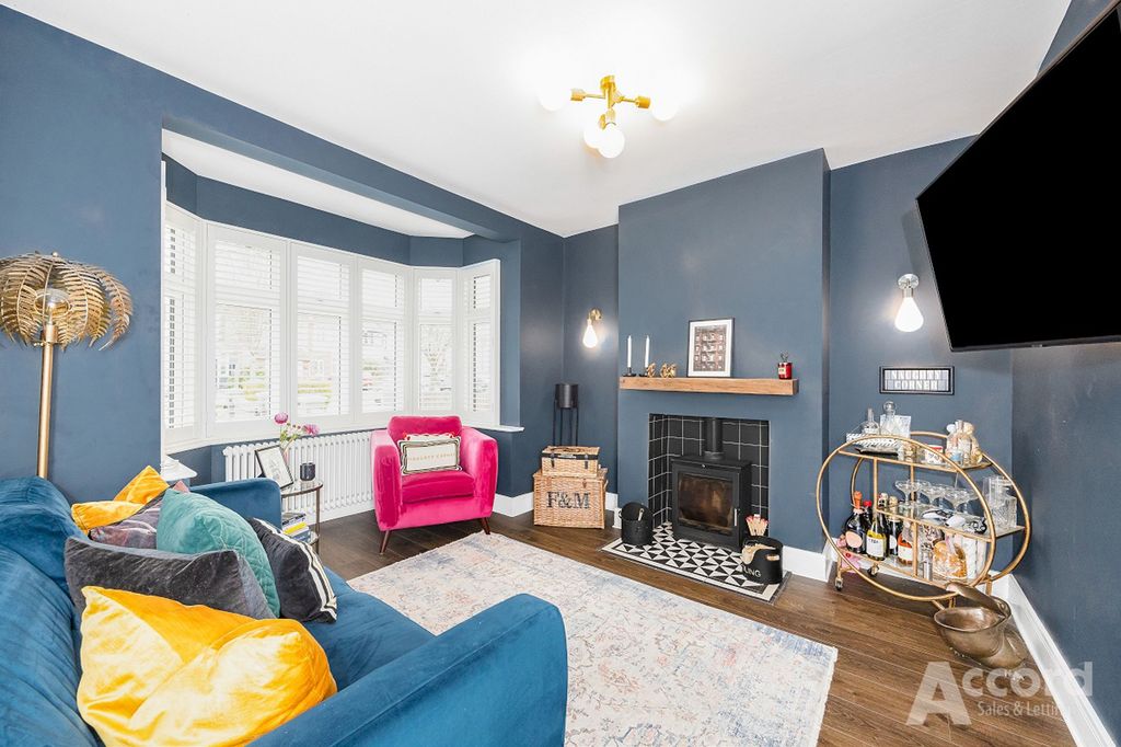 Property photo 3 of 34