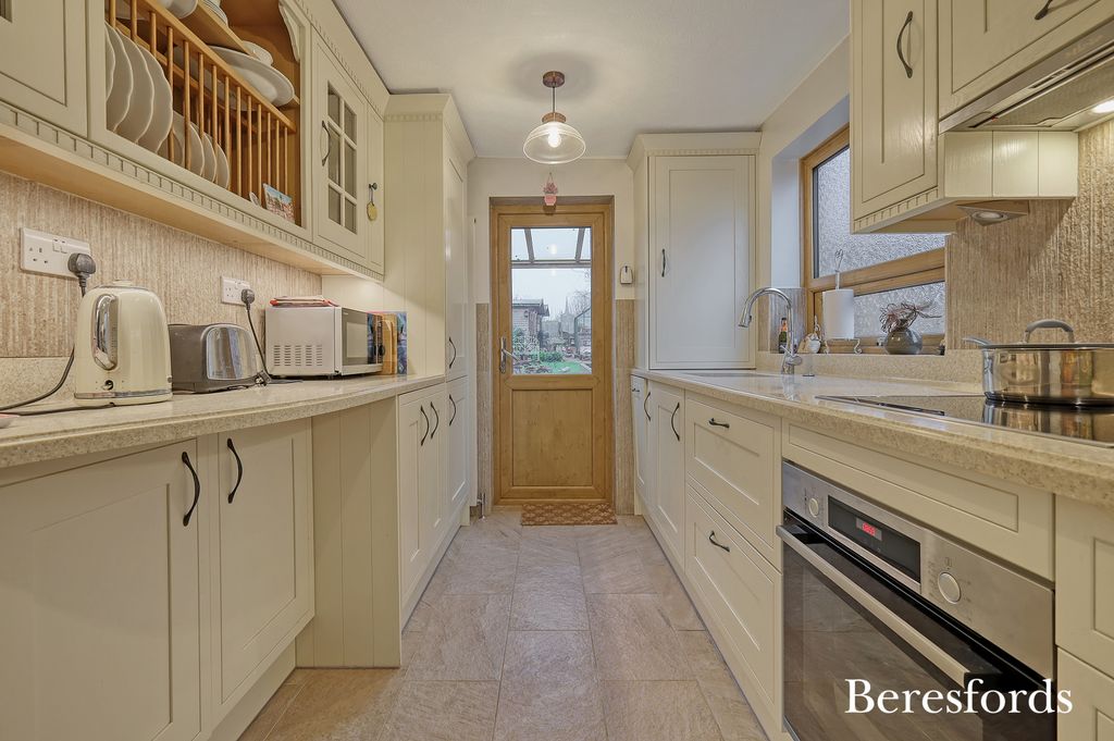 Property photo 3 of 12 Kitchen