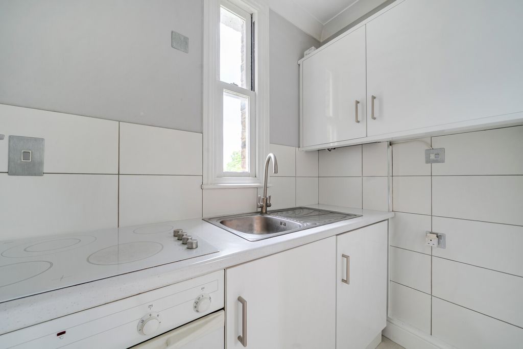 Property photo 3 of 11 Kitchen
