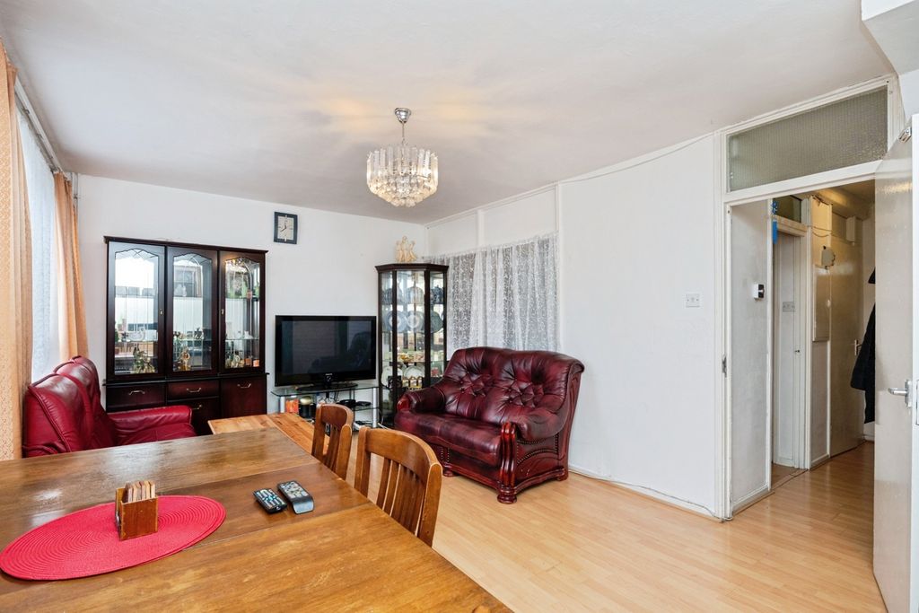 Property photo 2 of 17 Photo