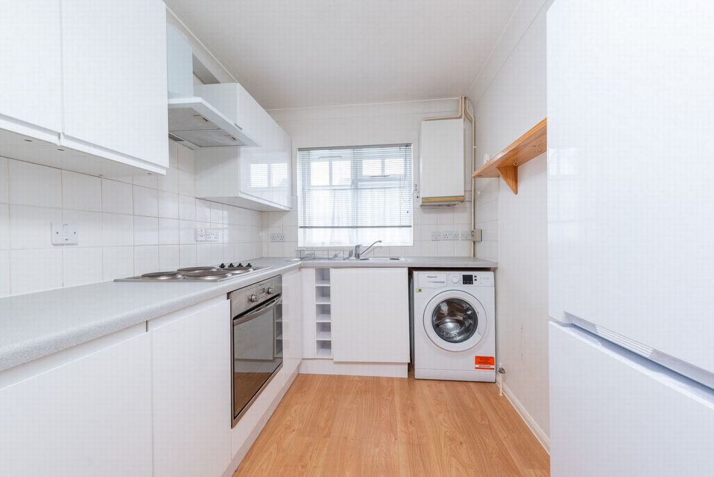 Property photo 3 of 9 Kitchen